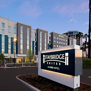 Staybridge - Long Airport By Ihg Hotel Long Beach